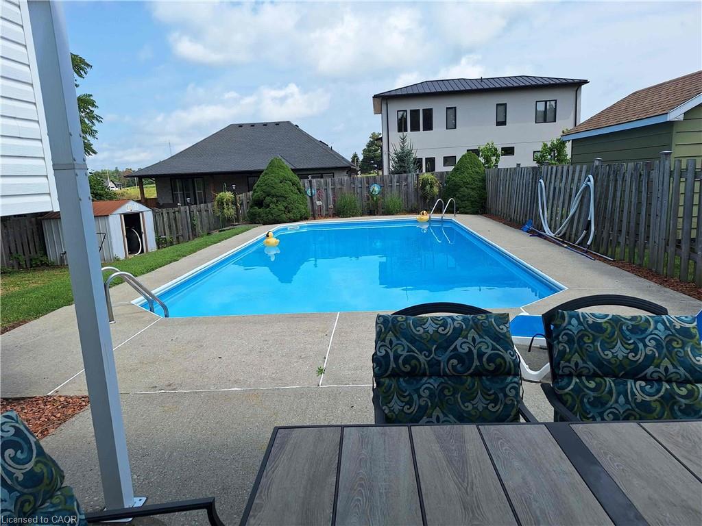 48 Crestlynn Crescent Property Photo 16