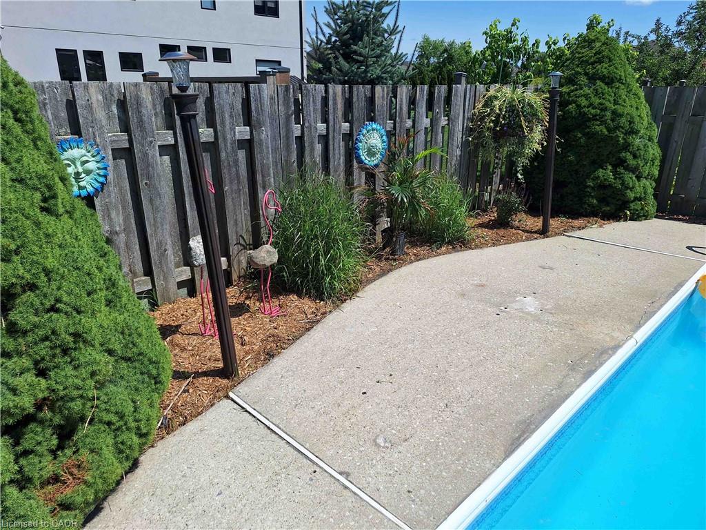 48 Crestlynn Crescent Property Photo 20