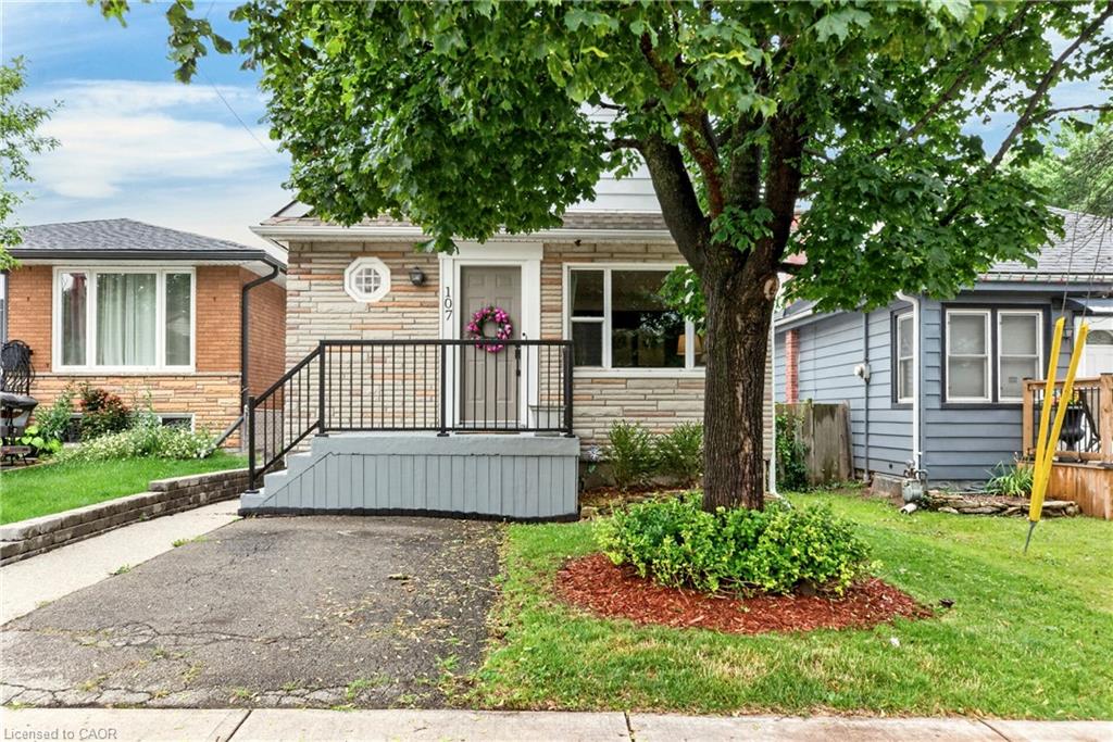 107 Reid Avenue N Property Photo 2