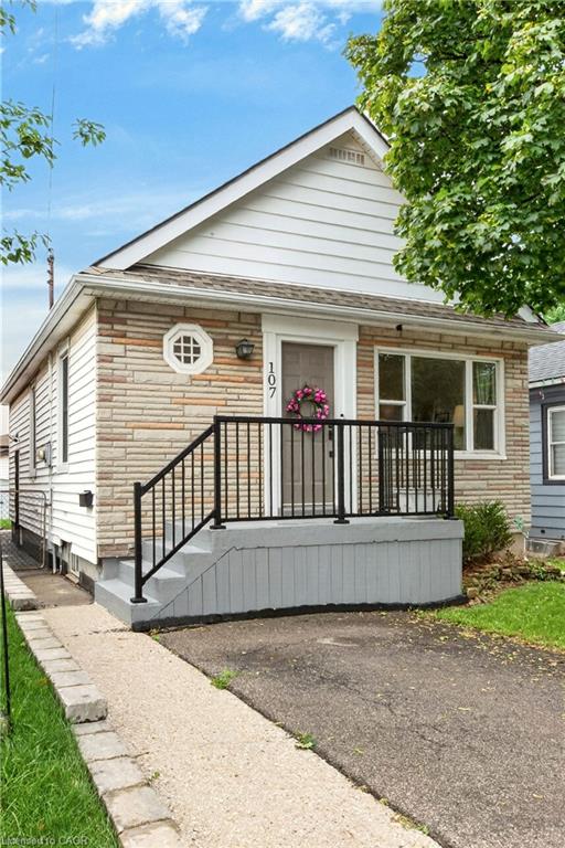 107 Reid Avenue N Property Photo 3