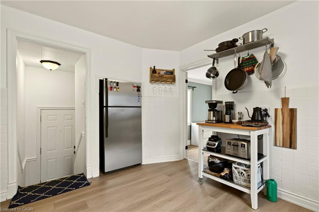 107 Reid Avenue N Property Photo 17