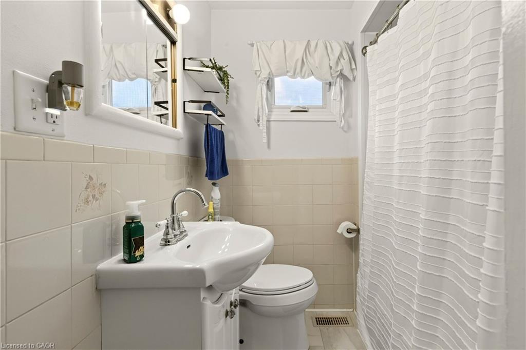 107 Reid Avenue N Property Photo 32