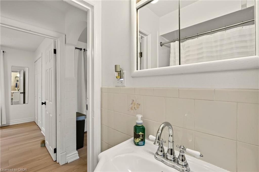 107 Reid Avenue N Property Photo 33