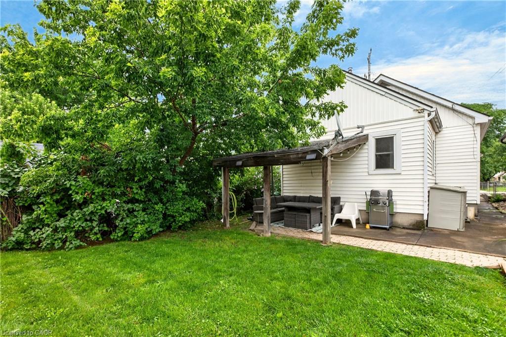 107 Reid Avenue N Property Photo 44