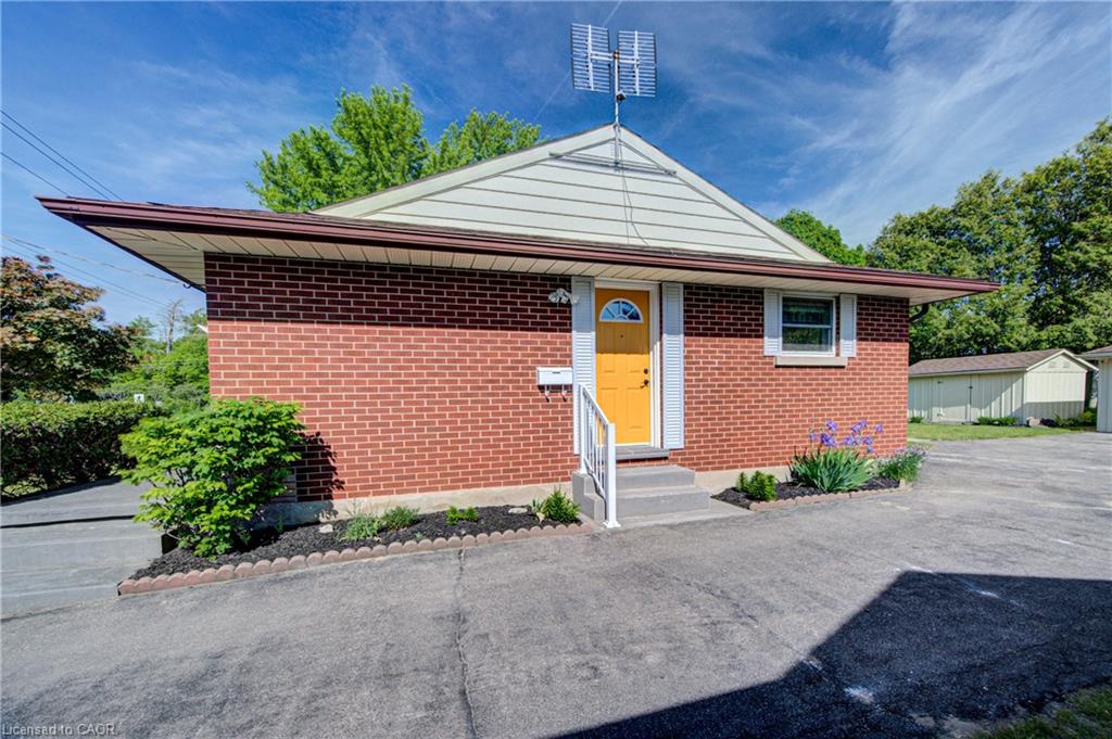 251 Union Street E Property Photo 5
