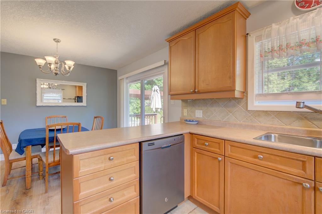 251 Union Street E Property Photo 16