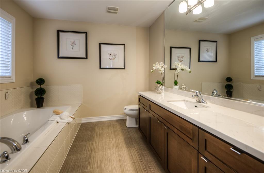 102 Coopershawk Street Property Photo 10