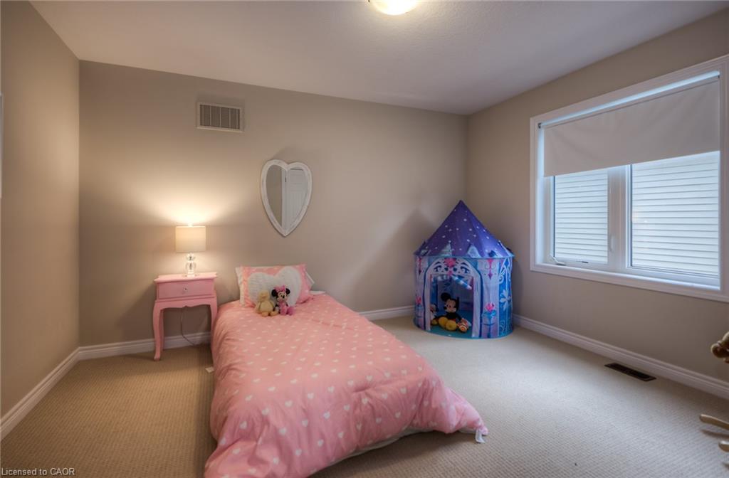 102 Coopershawk Street Property Photo 12