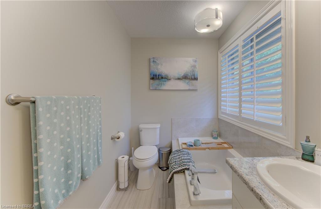 31 Hampton Street Property Photo 40