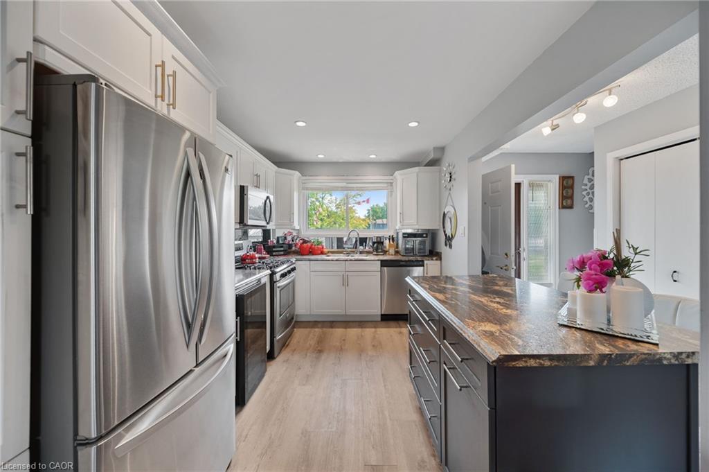 20-49 Peel Street E Property Photo 14