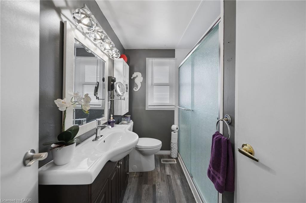 20-49 Peel Street E Property Photo 22