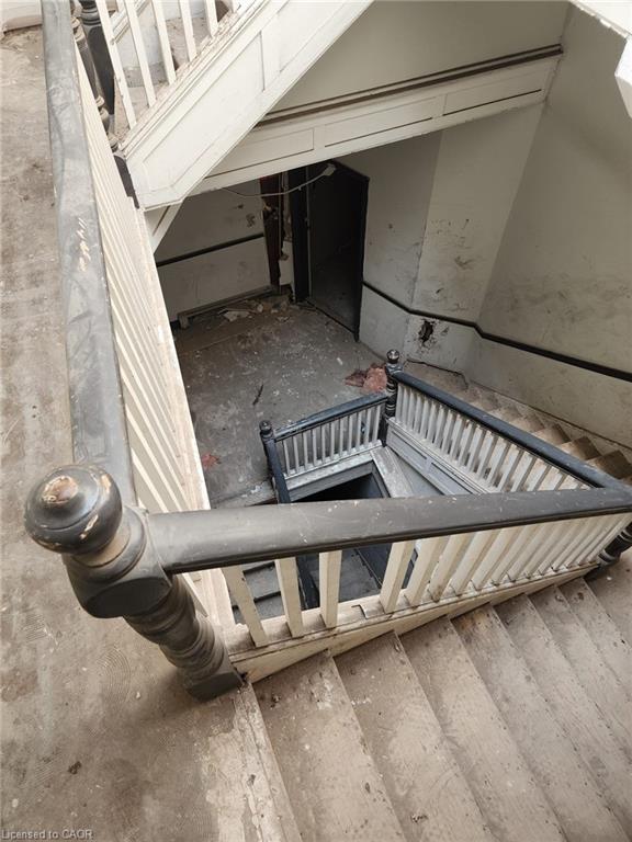 26 John Street N Property Photo 4