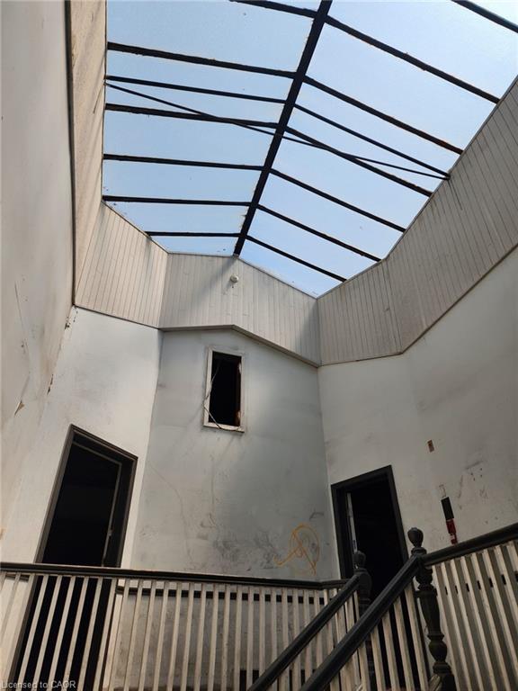 26 John Street N Property Photo 5