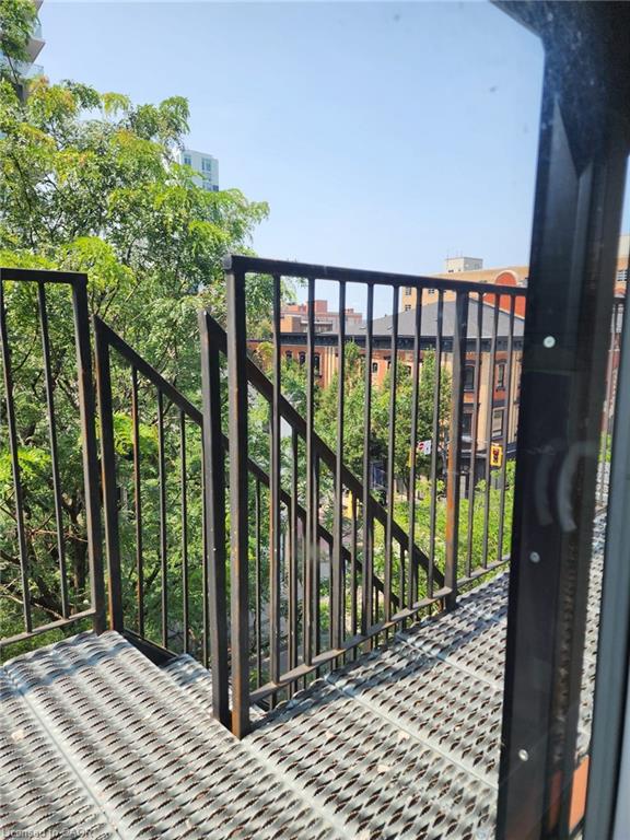 26 John Street N Property Photo 10