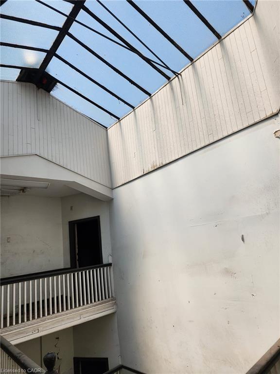 26 John Street N Property Photo 15