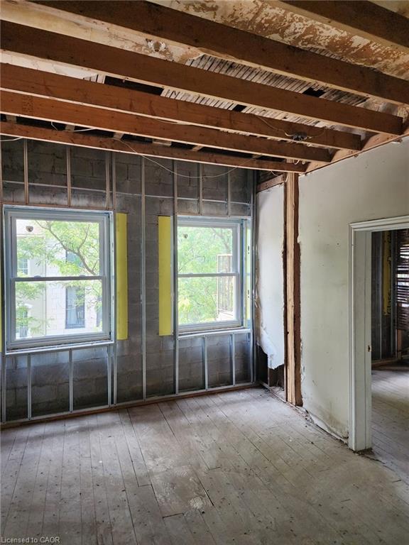26 John Street N Property Photo 16