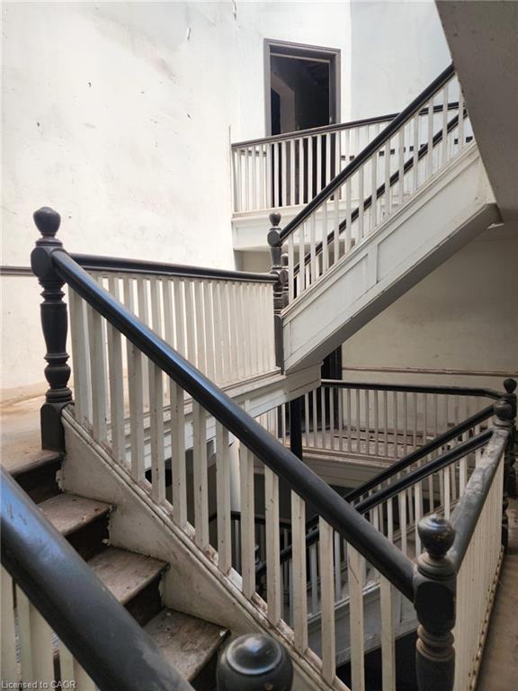 26 John Street N Property Photo 18