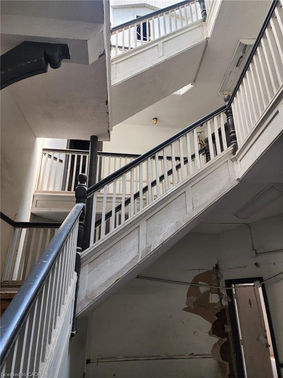 26 John Street N Property Photo 22
