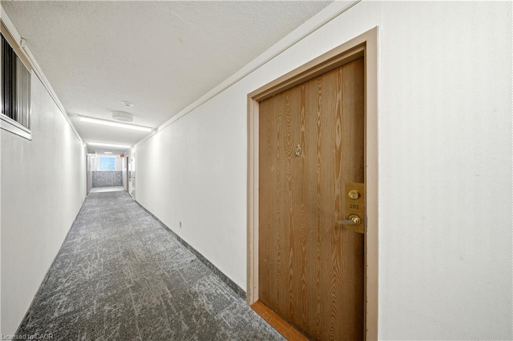 202-25 Agnes Street Property Photo 8
