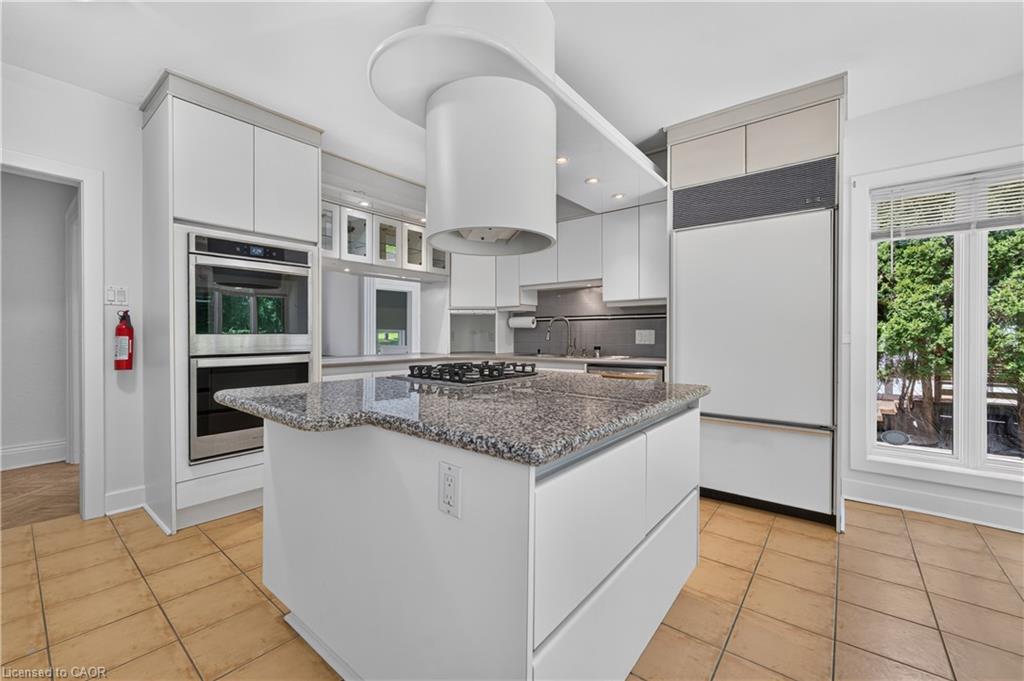 4 Forsyth Avenue N Property Photo 4