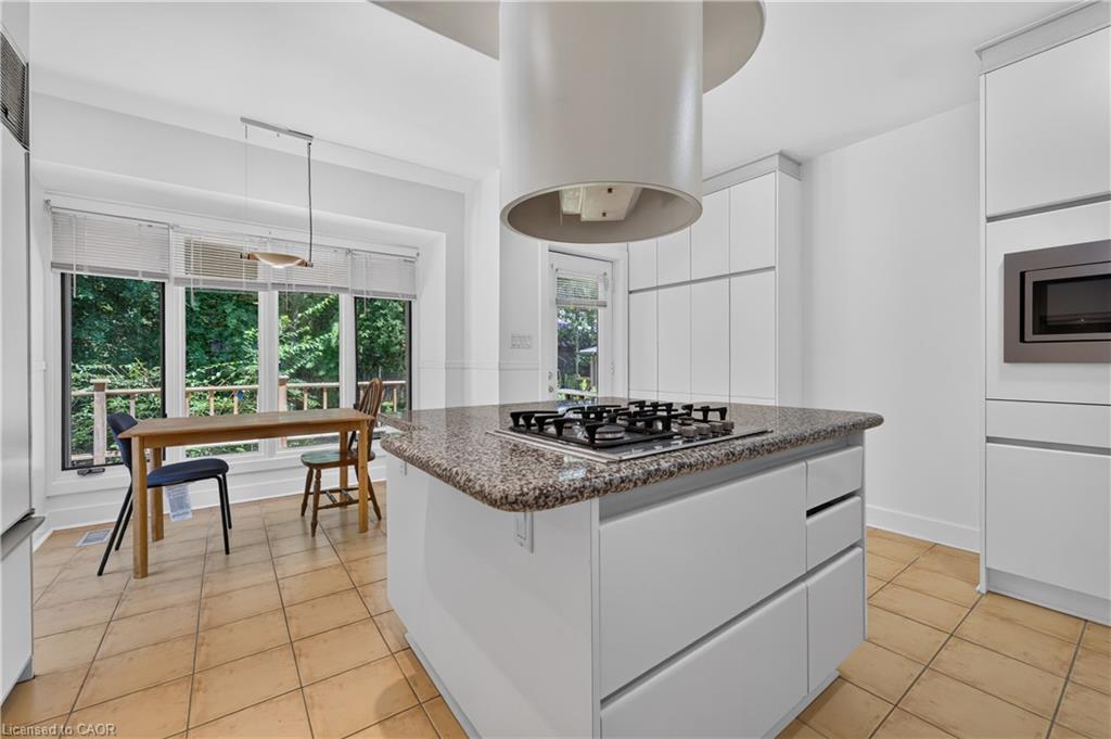 4 Forsyth Avenue N Property Photo 5
