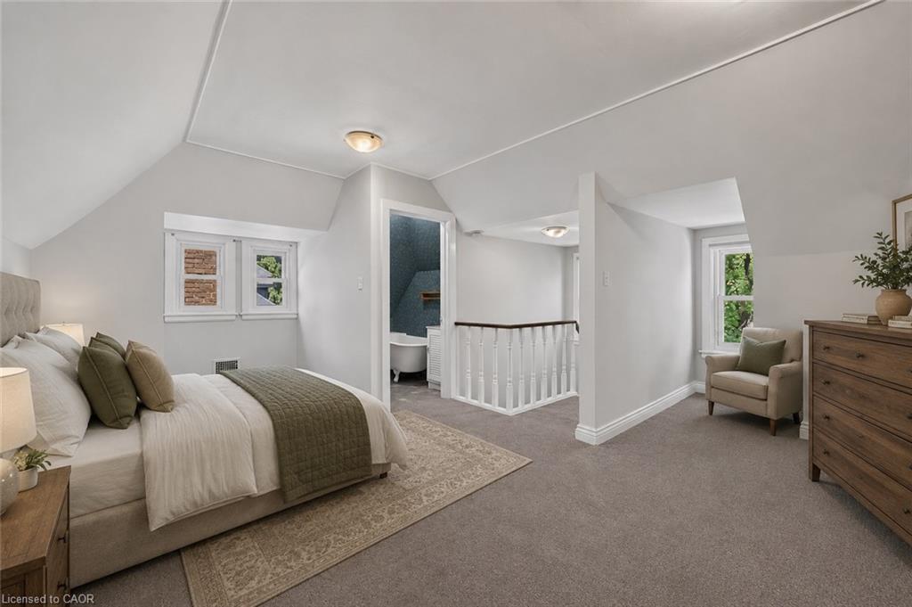 4 Forsyth Avenue N Property Photo 8