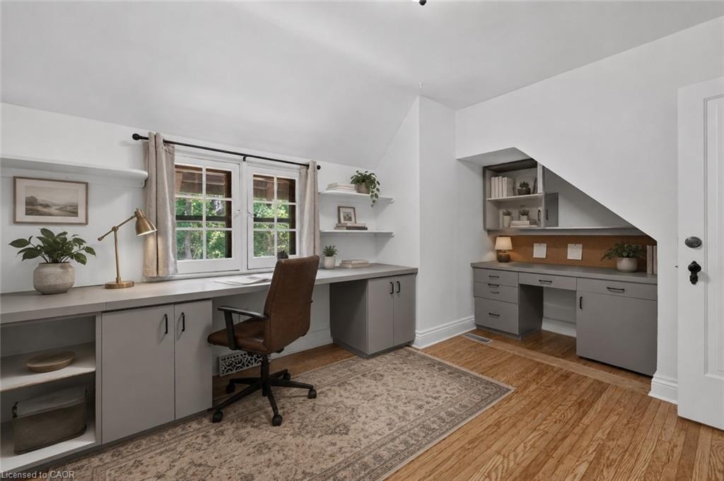 4 Forsyth Avenue N Property Photo 12
