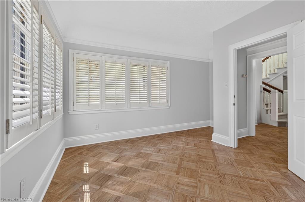 4 Forsyth Avenue N Property Photo 17