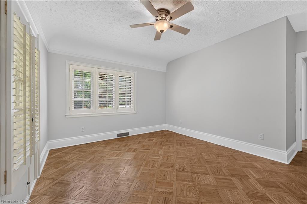 4 Forsyth Avenue N Property Photo 19