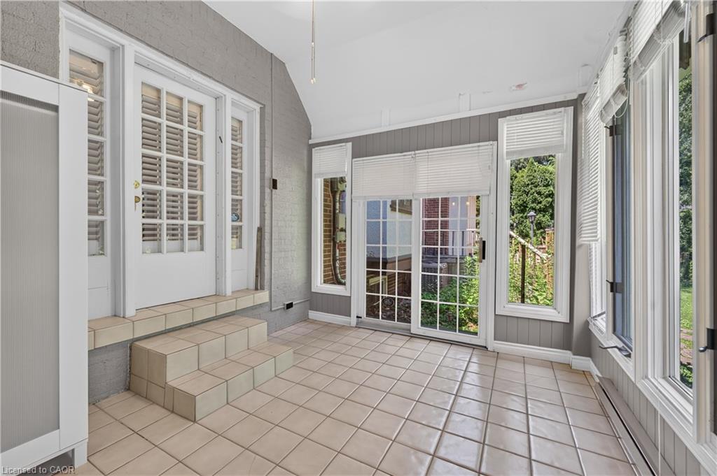 4 Forsyth Avenue N Property Photo 21