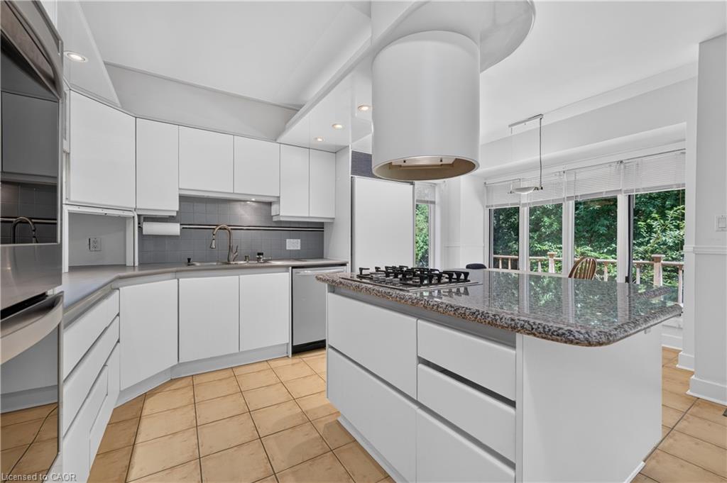 4 Forsyth Avenue N Property Photo 23