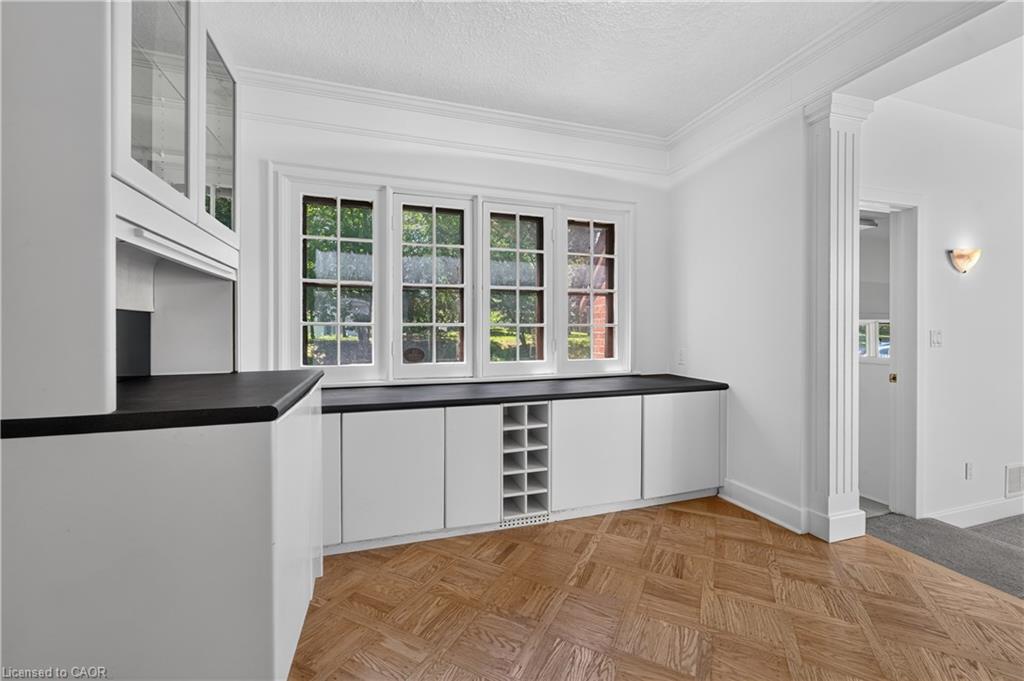 4 Forsyth Avenue N Property Photo 25
