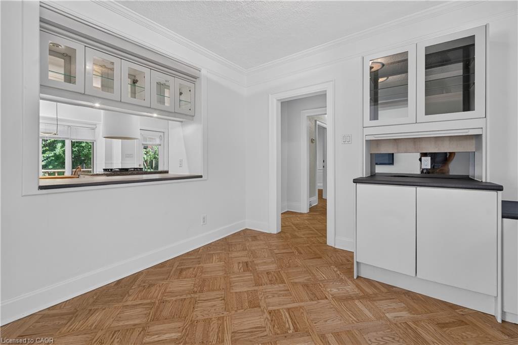 4 Forsyth Avenue N Property Photo 26