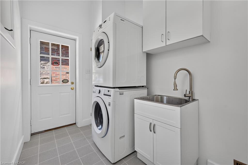 4 Forsyth Avenue N Property Photo 29