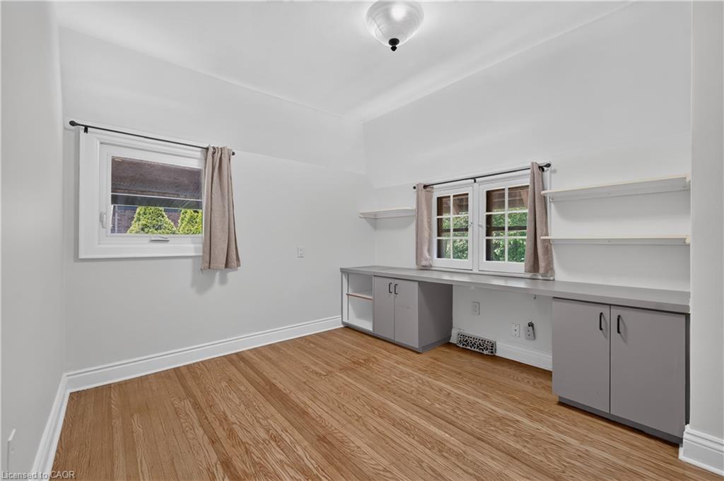 4 Forsyth Avenue N Property Photo 32