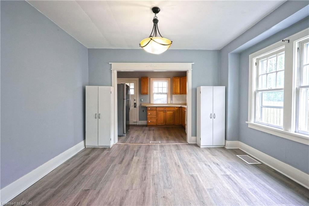 26 Avenue Place Property Photo 2