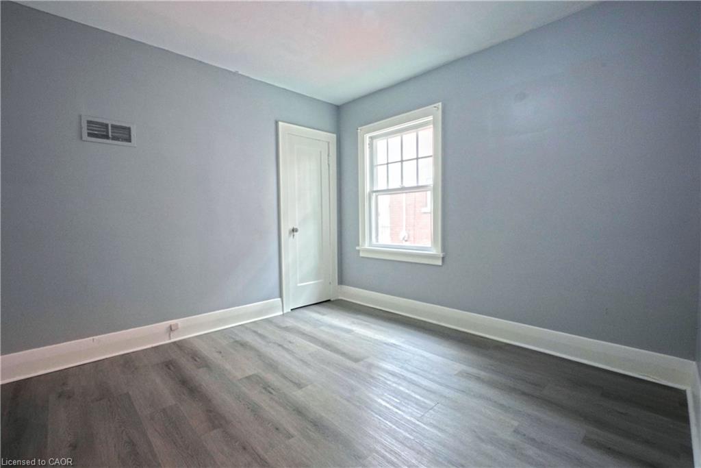 26 Avenue Place Property Photo 10
