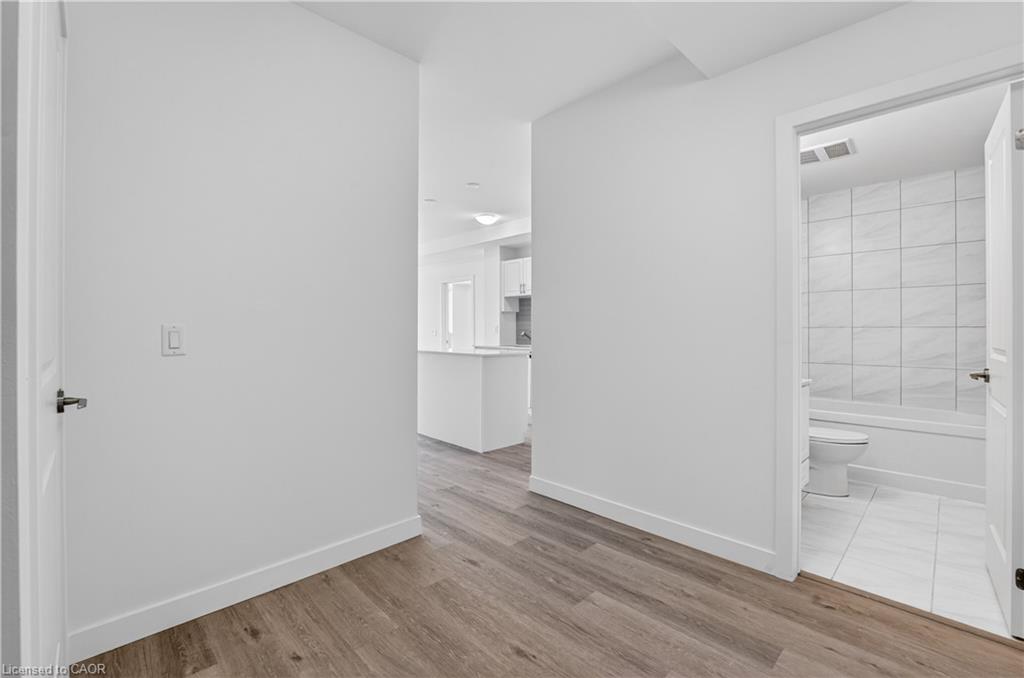 211-461 Green Road Property Photo 4
