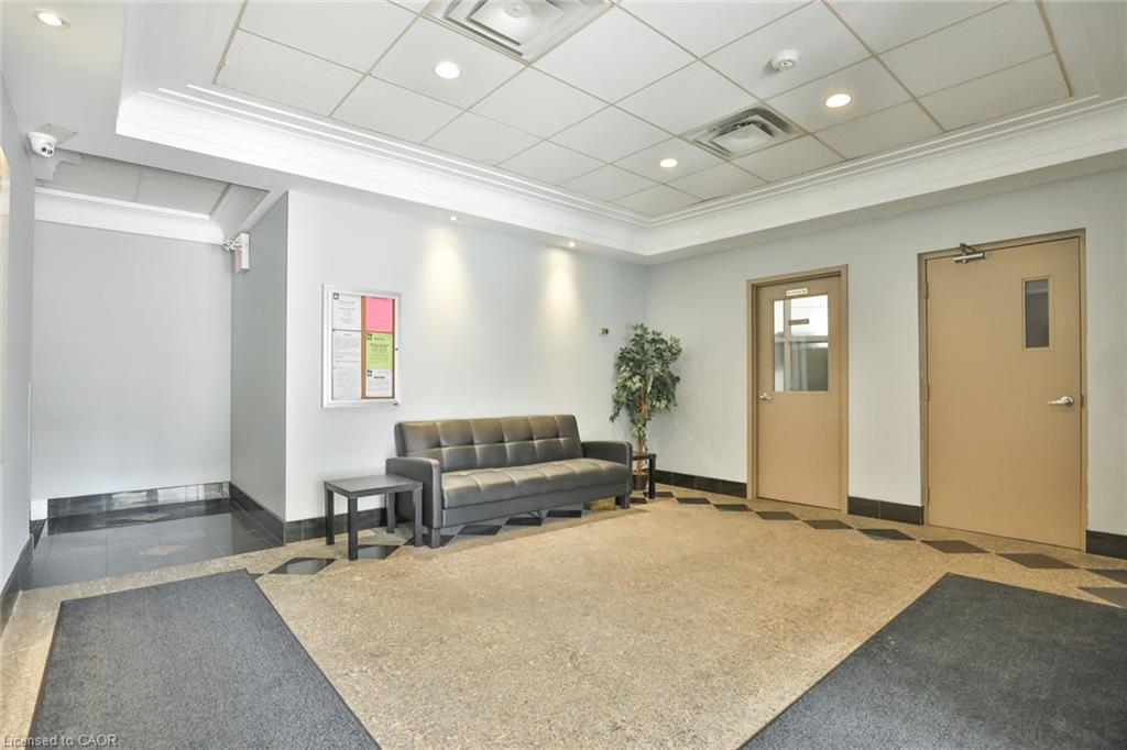 208-400 York Boulevard Property Photo 4