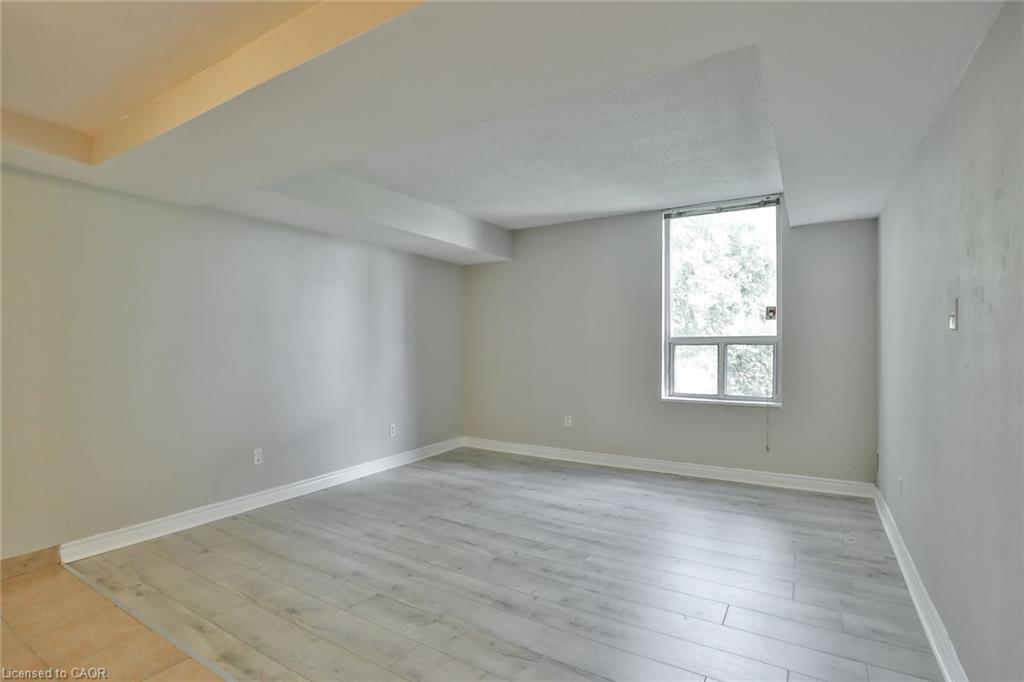 208-400 York Boulevard Property Photo 8