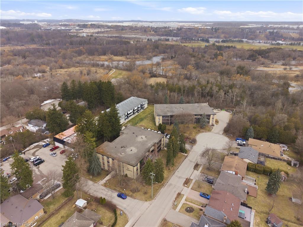 206-944 Caledonian View Property Photo 4