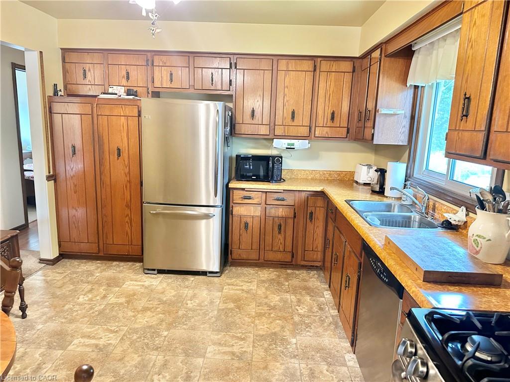 44 Douglas Avenue Property Photo 9