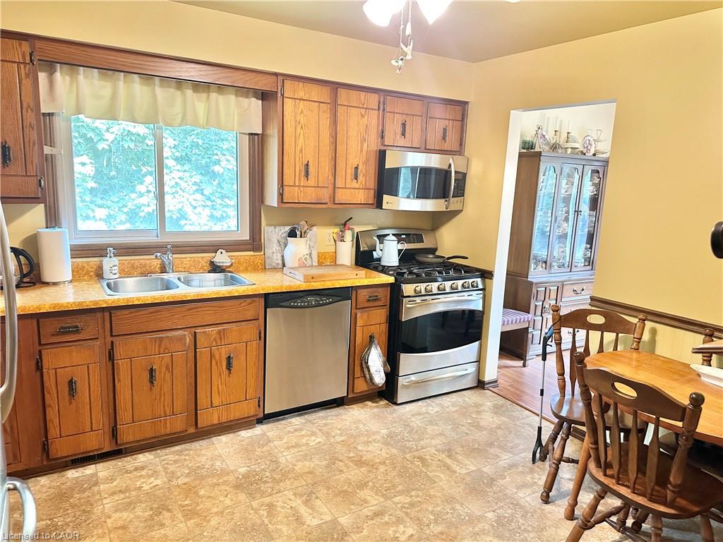 44 Douglas Avenue Property Photo 10