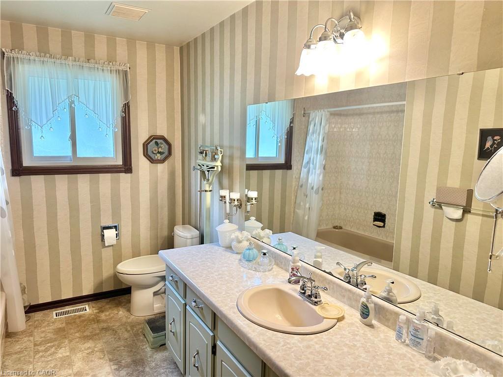 44 Douglas Avenue Property Photo 15