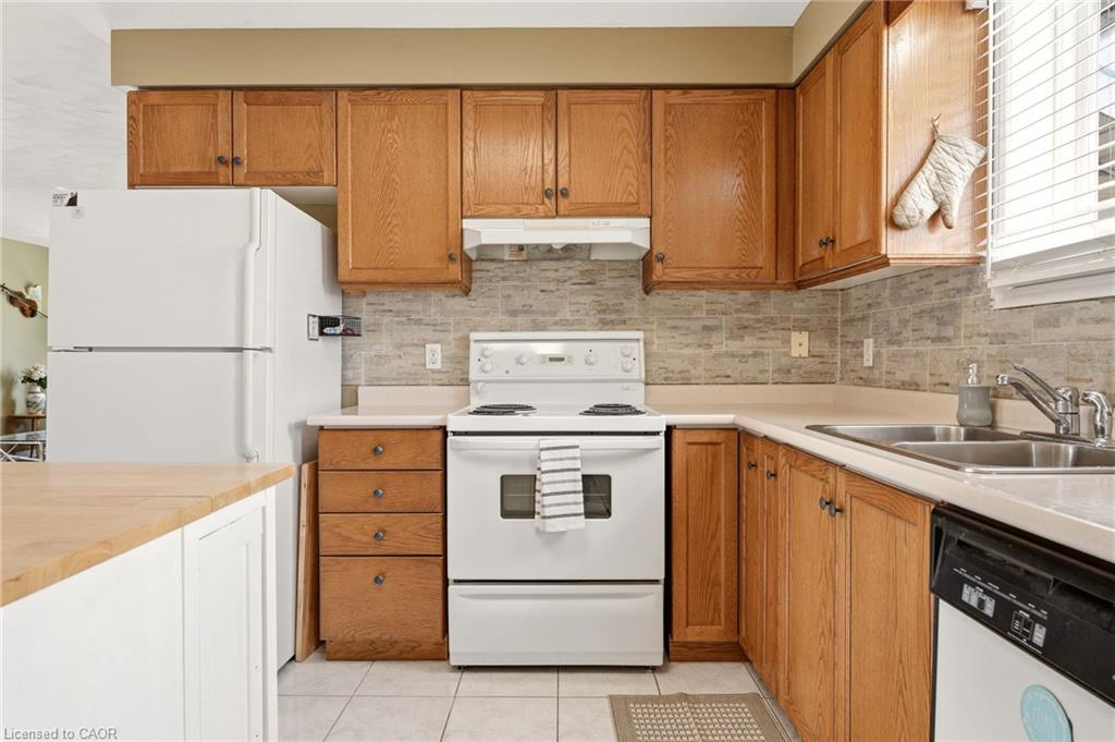 37 Thistlemoor Drive Property Photo 4