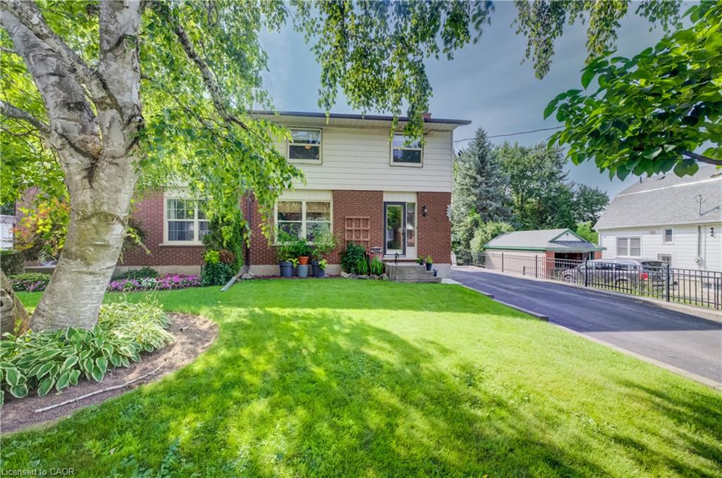 124 Queensway Drive Property Photo 1