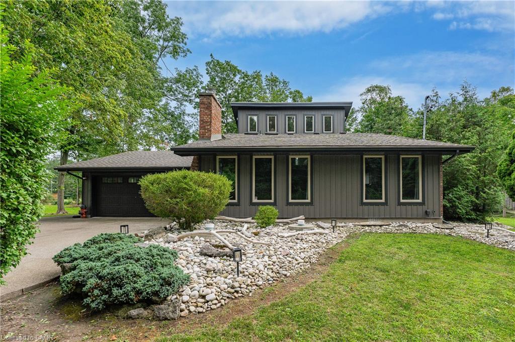 4905 Mapleview Crescent Property Photo 1
