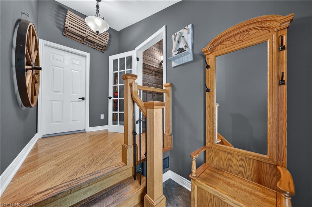 4905 Mapleview Crescent Property Photo 4