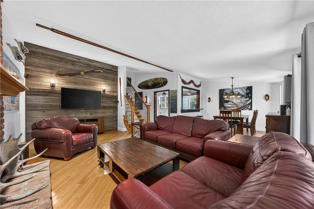 4905 Mapleview Crescent Property Photo 10