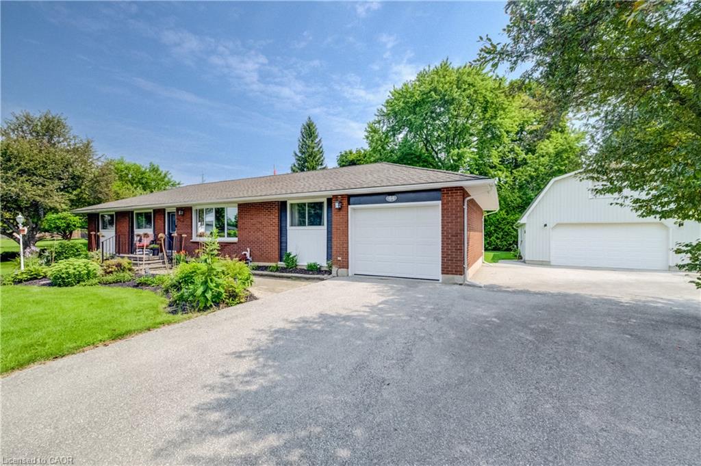 44 Oakwood Drive Property Photo 2
